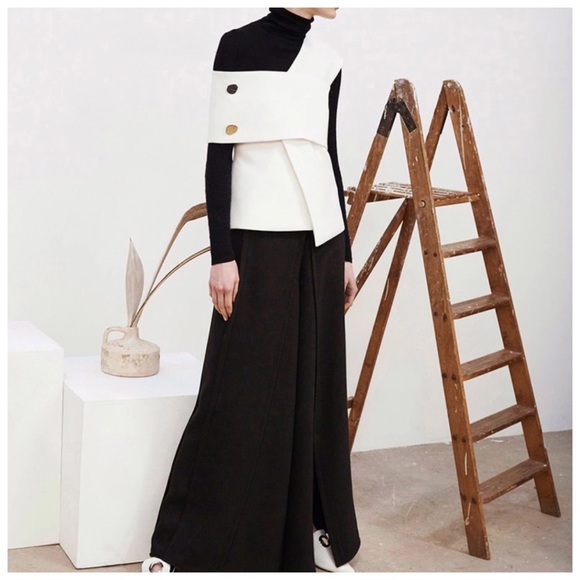 Black & White Asymmetrical Shoulder Button Top - Picture 4 of 8